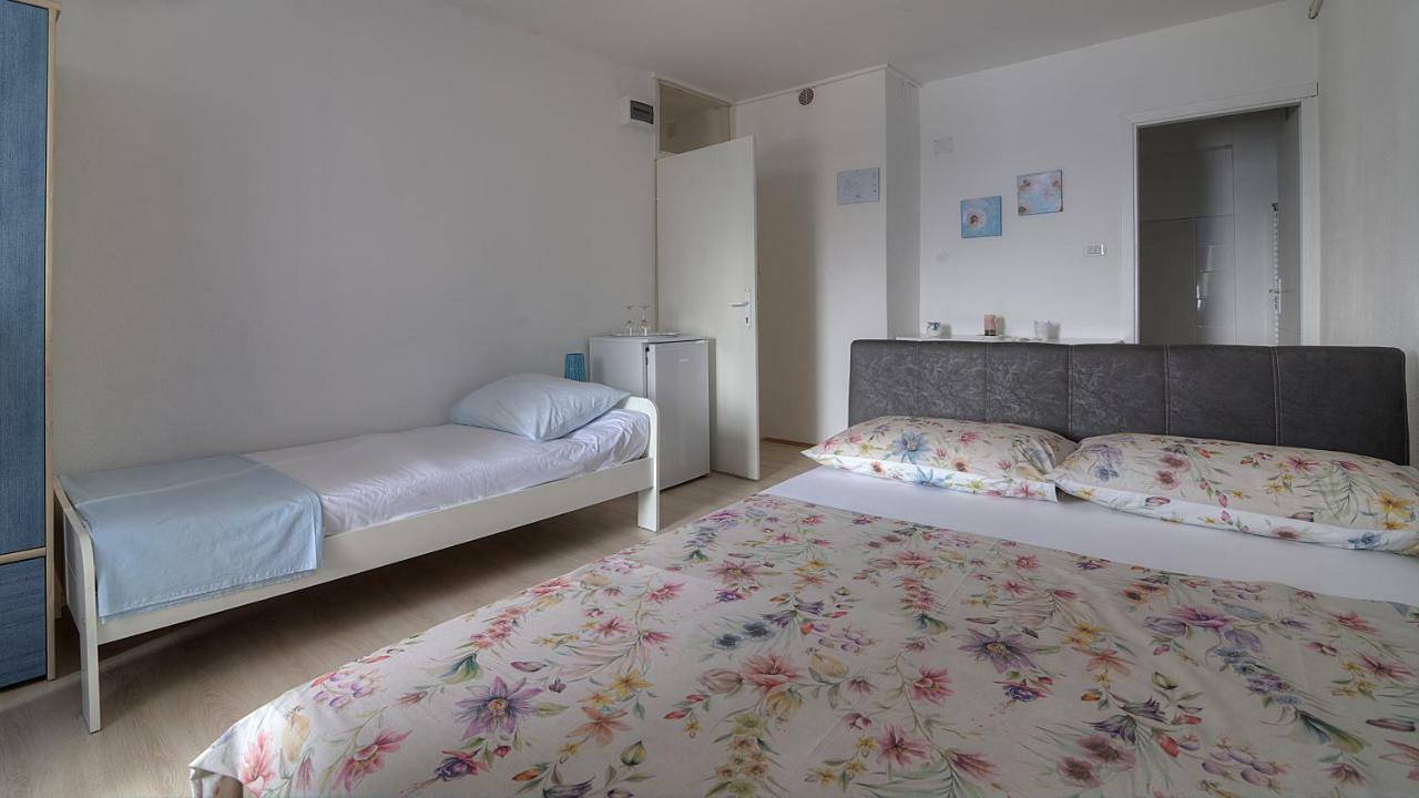 Apartments & Rooms Josephine Senj  Exterior foto